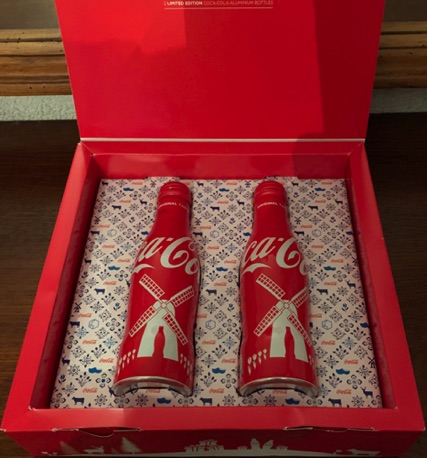 P06003-13 € 25,00 coca cola set van 2 ALU flesjes Lim edition